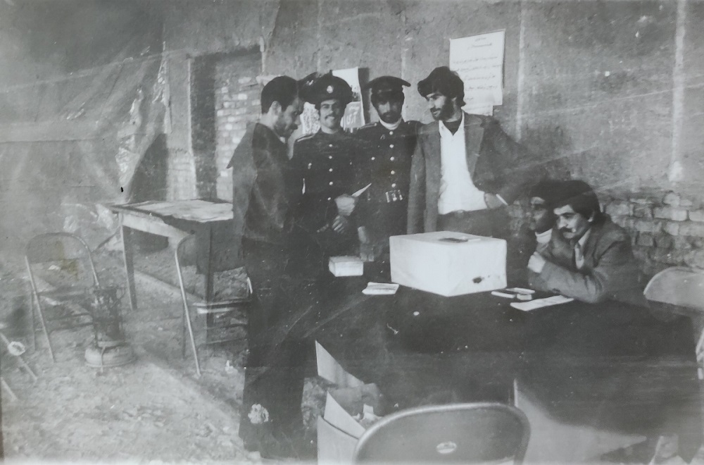 محمد ایستاده پای انقلاب