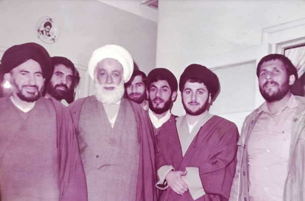 محمد ایستاده پای انقلاب