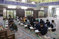 این هیئت مذهبی ویژه نوجوانان محله بهمن است