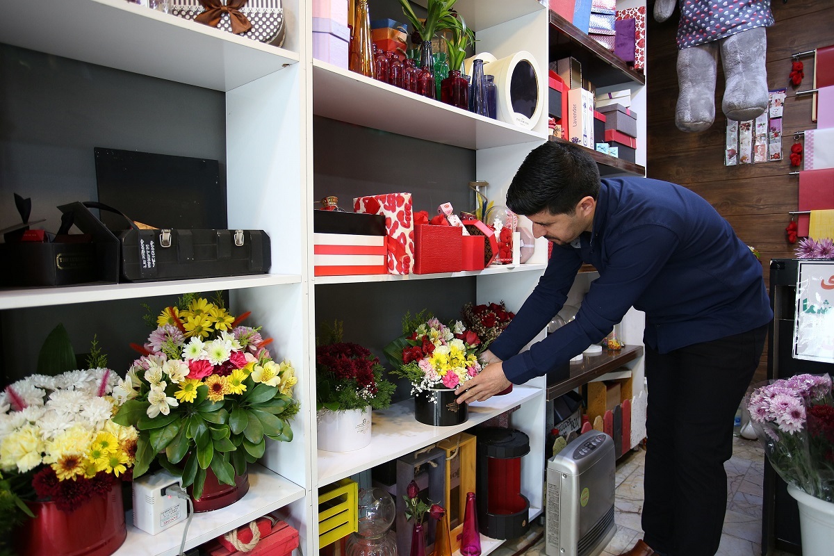 چهارراه دانشآموز از اواخر دهه ۶۰ تاکنون میزبان گلفروشان است چهارراه دانشآموز از اواخر دهه ۶۰ تاکنون میزبان گلفروشان است