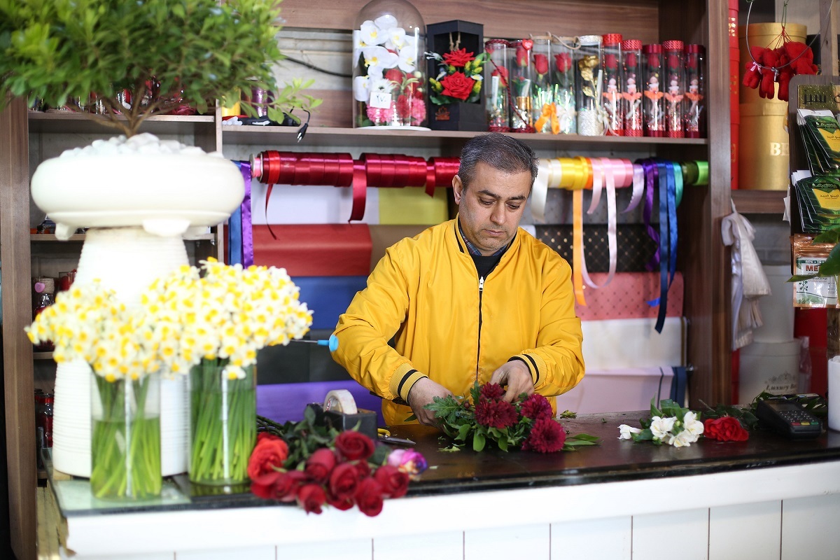 چهارراه دانشآموز از اواخر دهه ۶۰ تاکنون میزبان گلفروشان است چهارراه دانشآموز از اواخر دهه ۶۰ تاکنون میزبان گلفروشان است