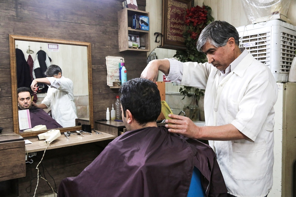 روایت ۴۰ سال قیچی به دستی آرایشگر محله کوی سلمان