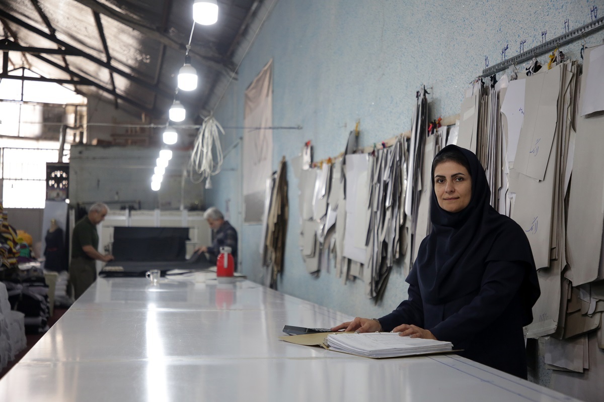 شراره اقطاعی که روزی در خانه پدری دوخت و دوز میکرد، حالا برای معتادان و نیازمندان کارآفرینی میکند شراره اقطاعی که روزی در خانه پدری دوخت و دوز میکرد، حالا برای معتادان و نیازمندان کارآفرینی میکند