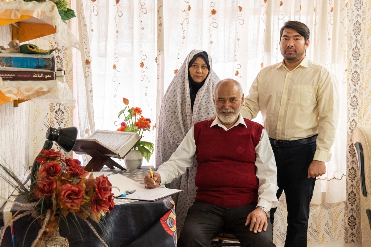 کتــابت قــرآن به قلم حسن کلاته رحمانی بــا مــداد سیــاه و گــلی