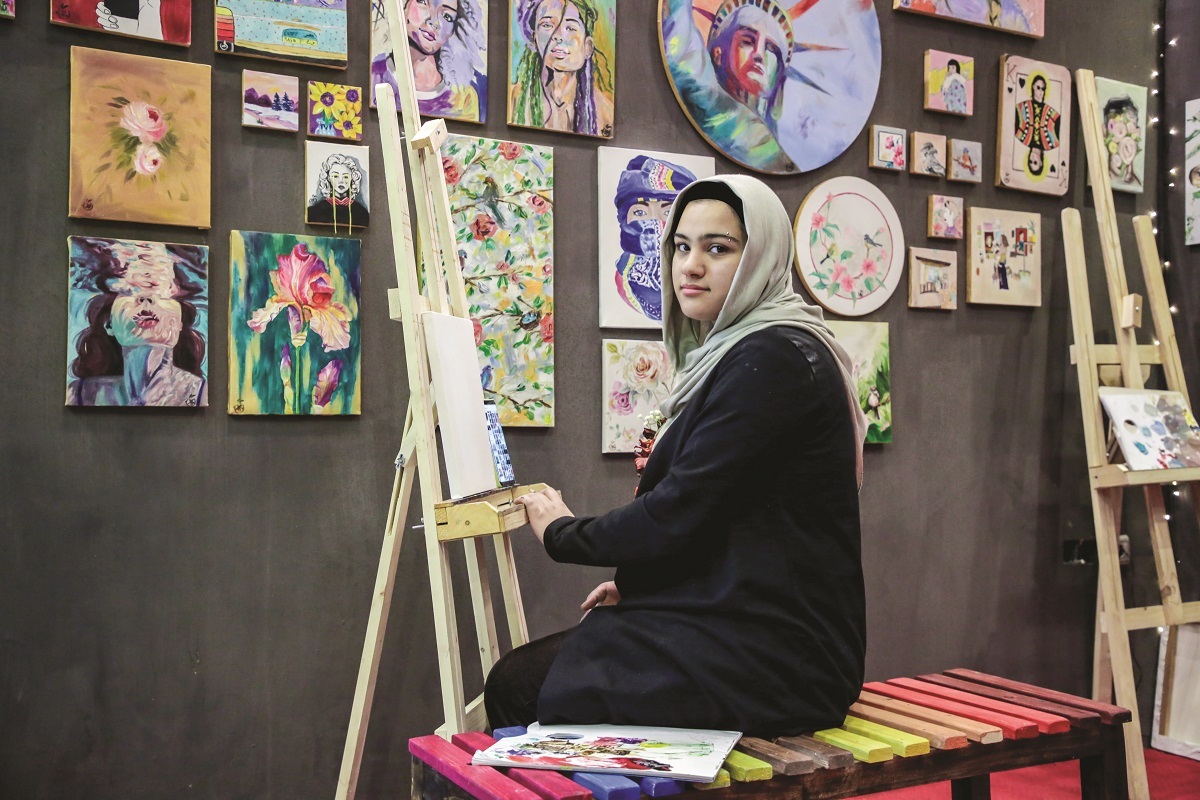 مهگل موسوی در گالری نقاشی خانگیاش مهگل موسوی در گالری نقاشی خانگیاش