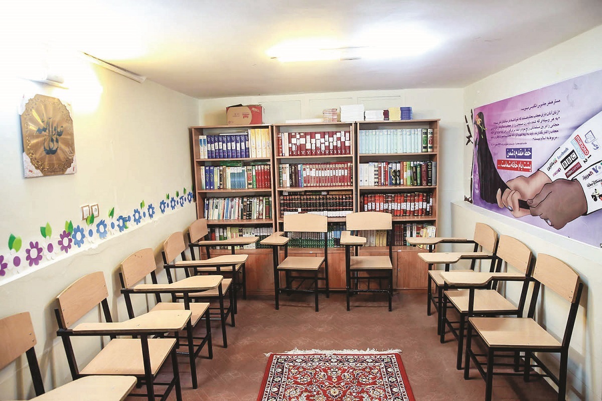 کلاس قرآنی در خیریه لیدا نادرنیا کلاس قرآنی در خیریه لیدا نادرنیا