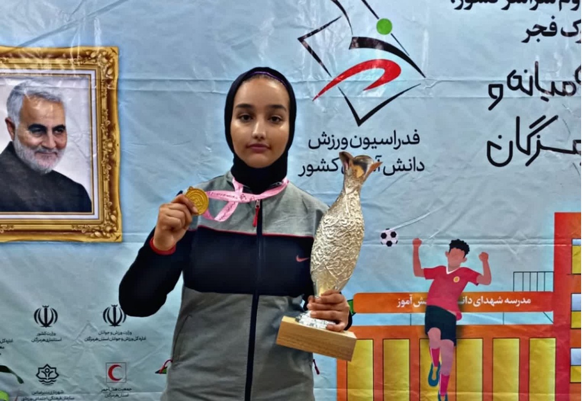 دوخت و دوز دختران فوتسالیست شب قبل از مسابقه!