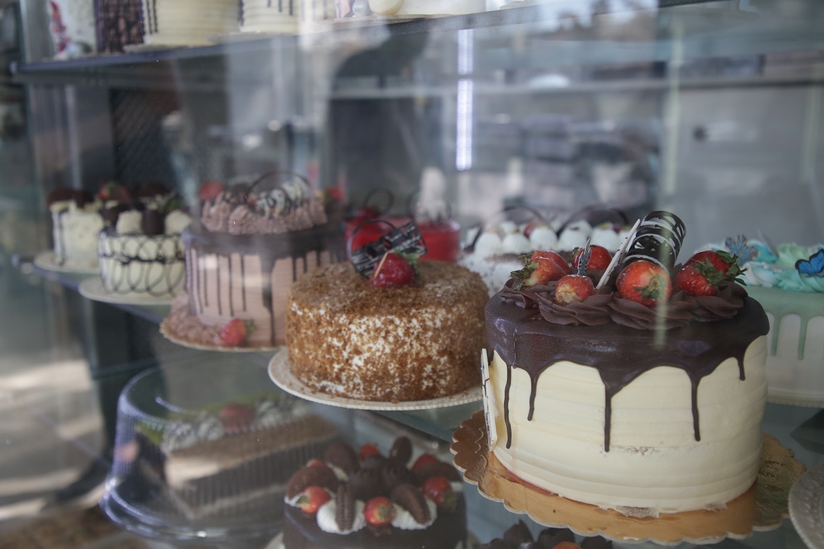 قدیمی‌ترین قناد زنده مشهد، همه افراد خانواده‌اش این حرفه را در پیش گرفته‌اند