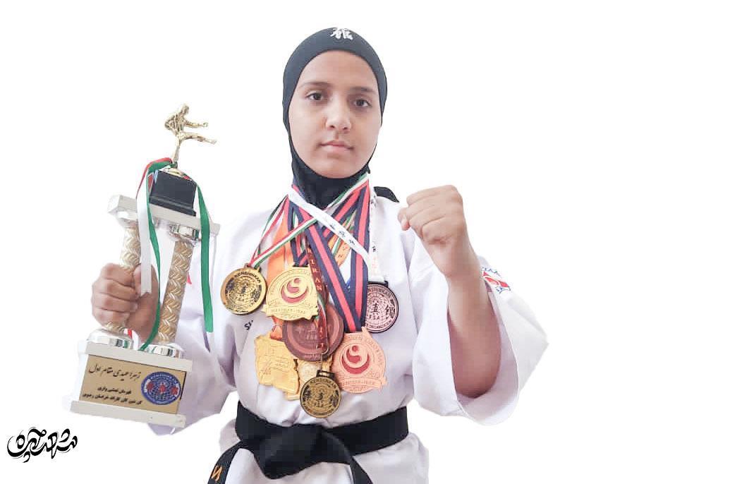 زهرا عیدی امسال در مسابقات کشوری کاراته مدال طلا را به‌دست آورد