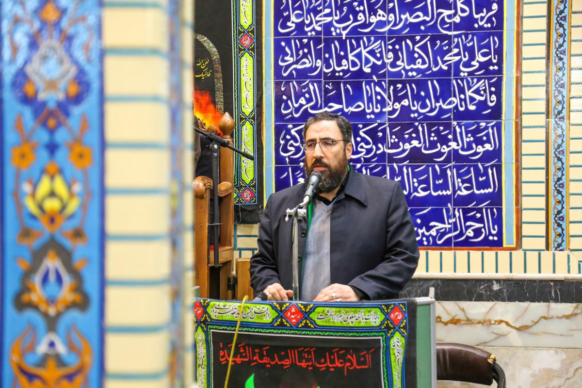 همت سید حسین در مسجد قبا