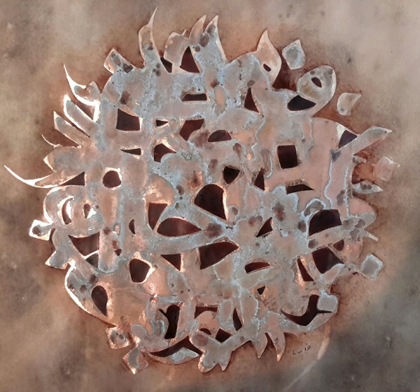 کاظم خراسانی، استاد بینالمللی هنر نقاشیخط کتابت بزرگترین قرآن چرمی با خط کوفی اولیه را در دست دارد کاظم خراسانی، استاد بینالمللی هنر نقاشیخط کتابت بزرگترین قرآن چرمی با خط کوفی اولیه را در دست دارد