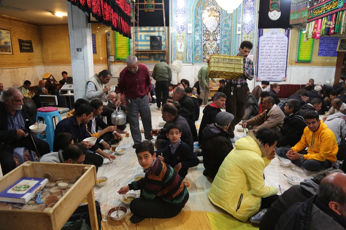 ۲۱ سال افطاری پربرکت در حسینیه طفلان مسلم