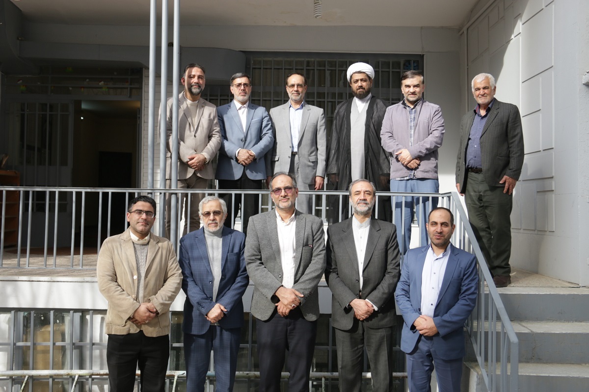 جامعه قاریان قرآن مشهد در دهه ۶۰ با خلاقیت ۳ جوان مشهدی و حمایت مقام معظم رهبری شکل گرفت جامعه قاریان قرآن مشهد در دهه ۶۰ با خلاقیت ۳ جوان مشهدی و حمایت مقام معظم رهبری شکل گرفت