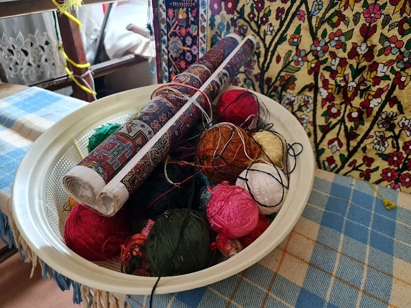 خلق زندگی، پای دار قالی