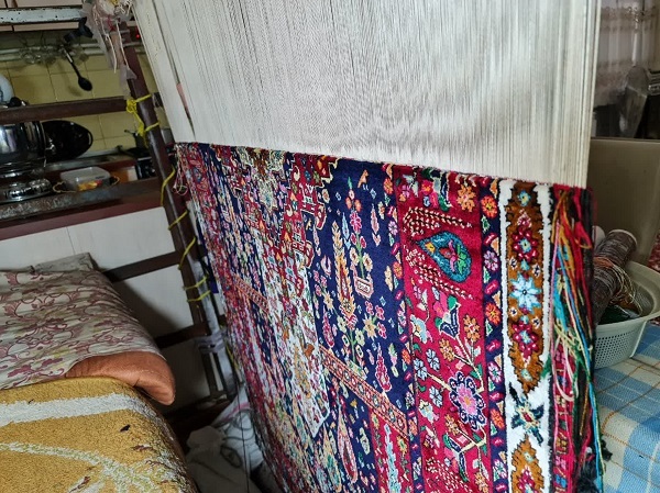 خلق زندگی، پای دار قالی