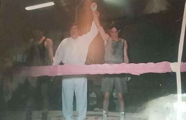 محسن کریمی راد سابقه قهرمانی در رقابتهای بوکس کشوری را دارد محسن کریمی راد سابقه قهرمانی در رقابتهای بوکس کشوری را دارد