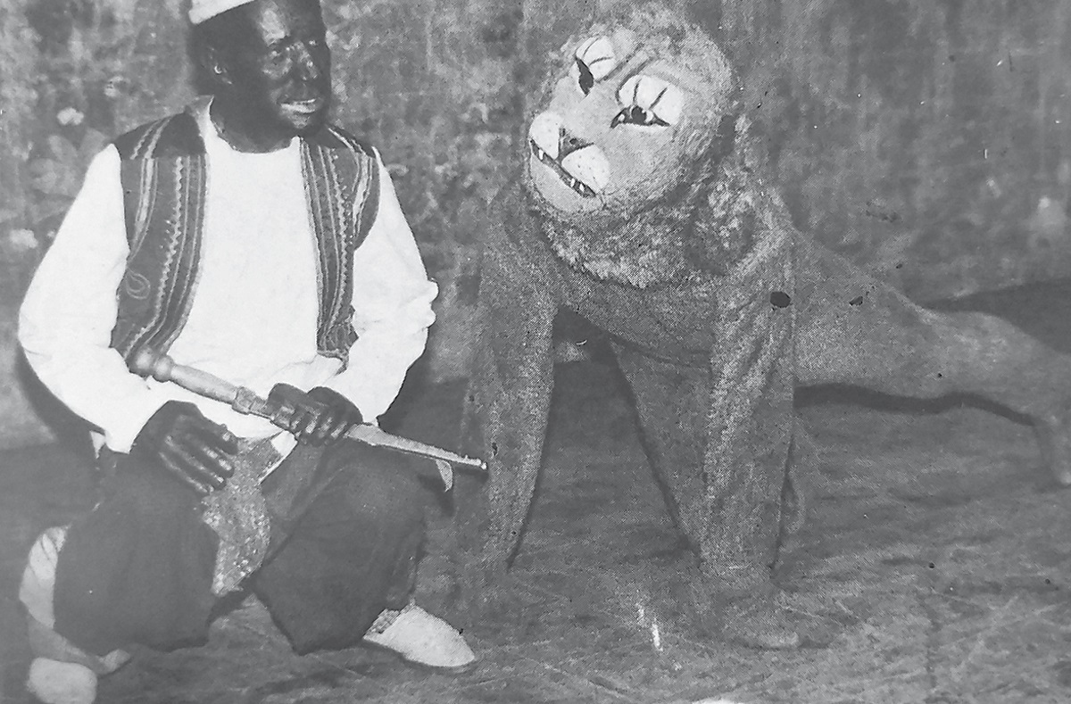 نگاهی به سیاهبازیهای و نمایش روحوضی در مشهد قدیم که طرفداران بسیاری داشته است نگاهی به سیاهبازیهای و نمایش روحوضی در مشهد قدیم که طرفداران بسیاری داشته است