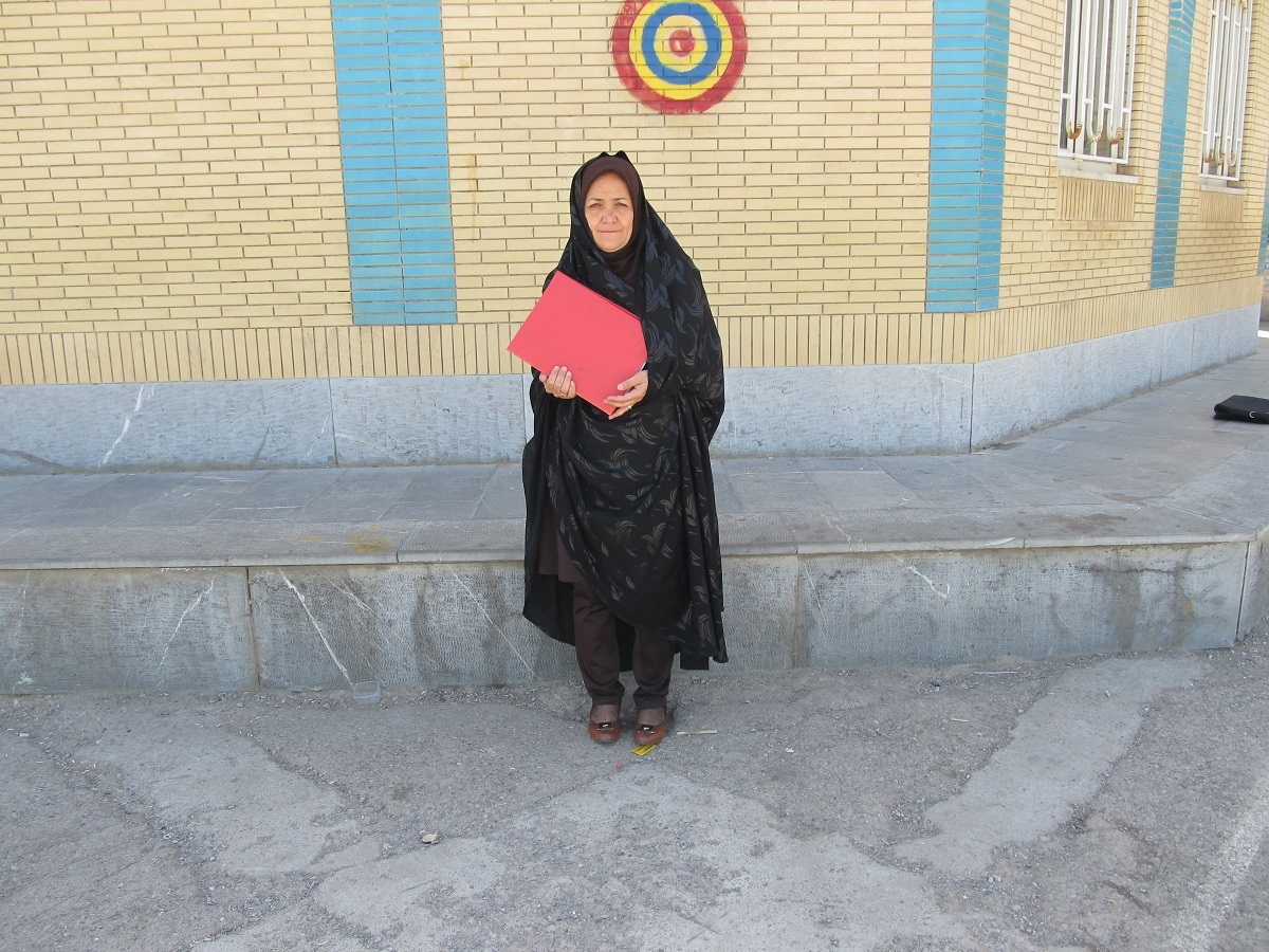 اکرم رستم نژاد، معلم دبستان کرامت