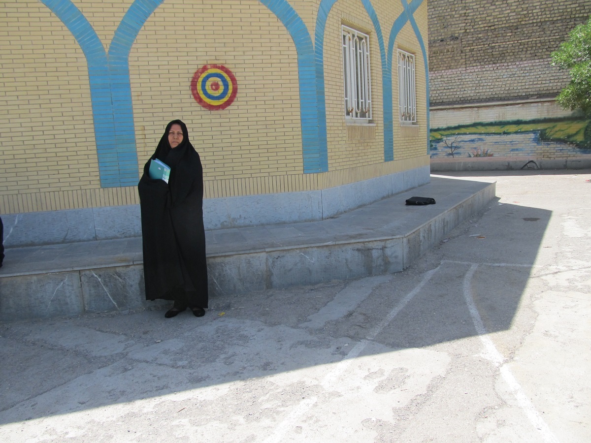 شمسی شیخی، معلم دبستان کرامت