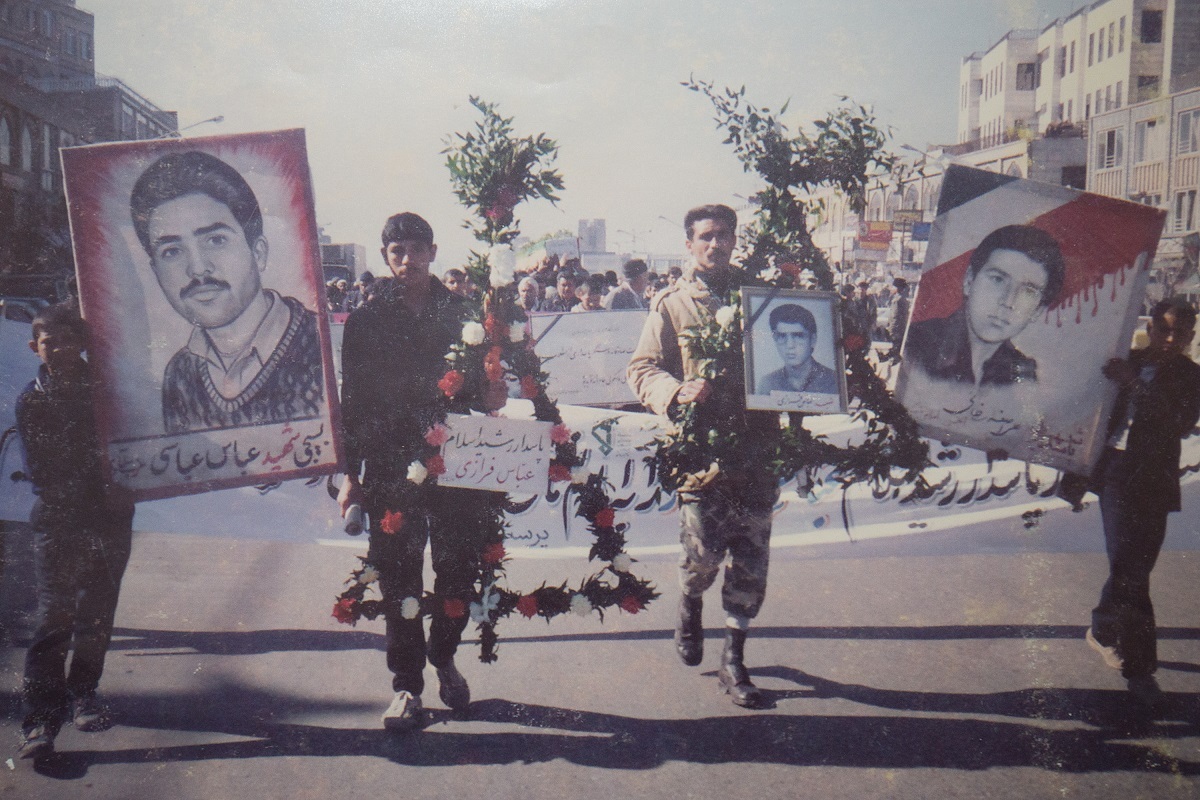 تشییع پیکر عباس فرازی توسط مرزمانش در سپاه پاسداران تشییع پیکر عباس فرازی توسط مرزمانش در سپاه پاسداران