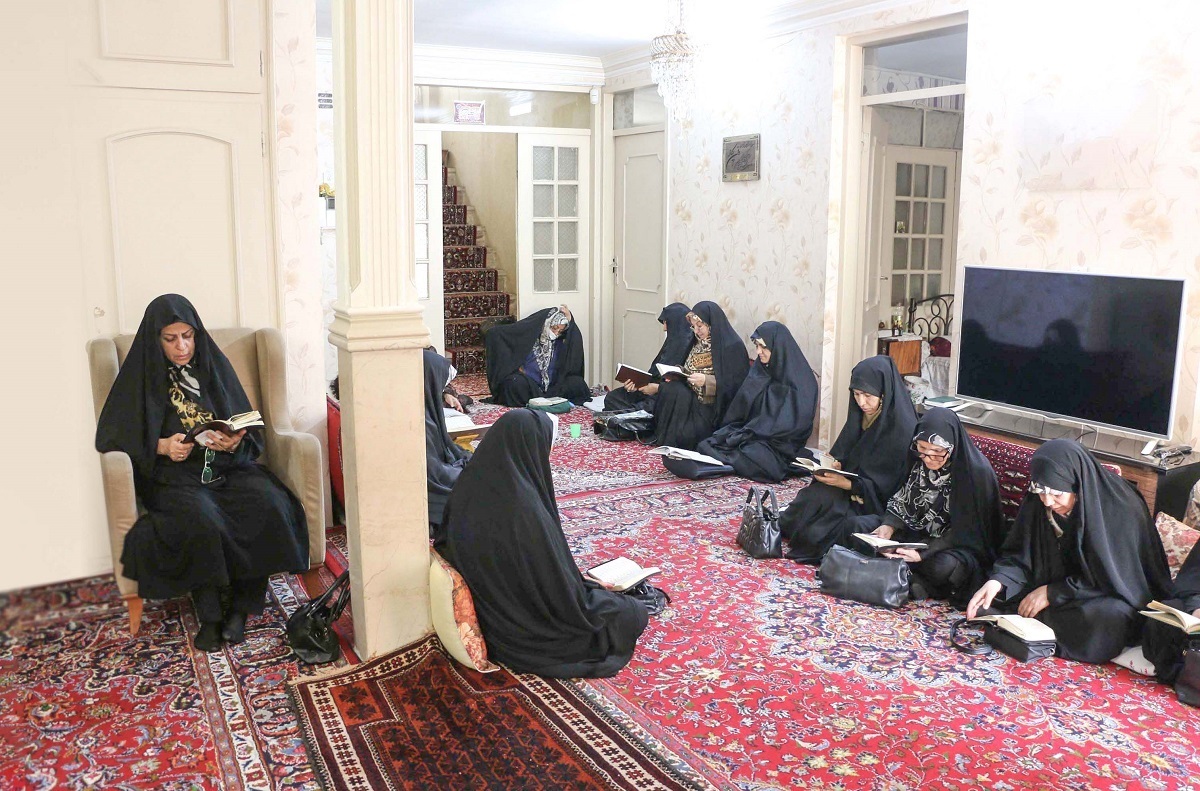 جلسه‌های قرآن بانوان محله آزادشهر، محفل گره‌گشا است