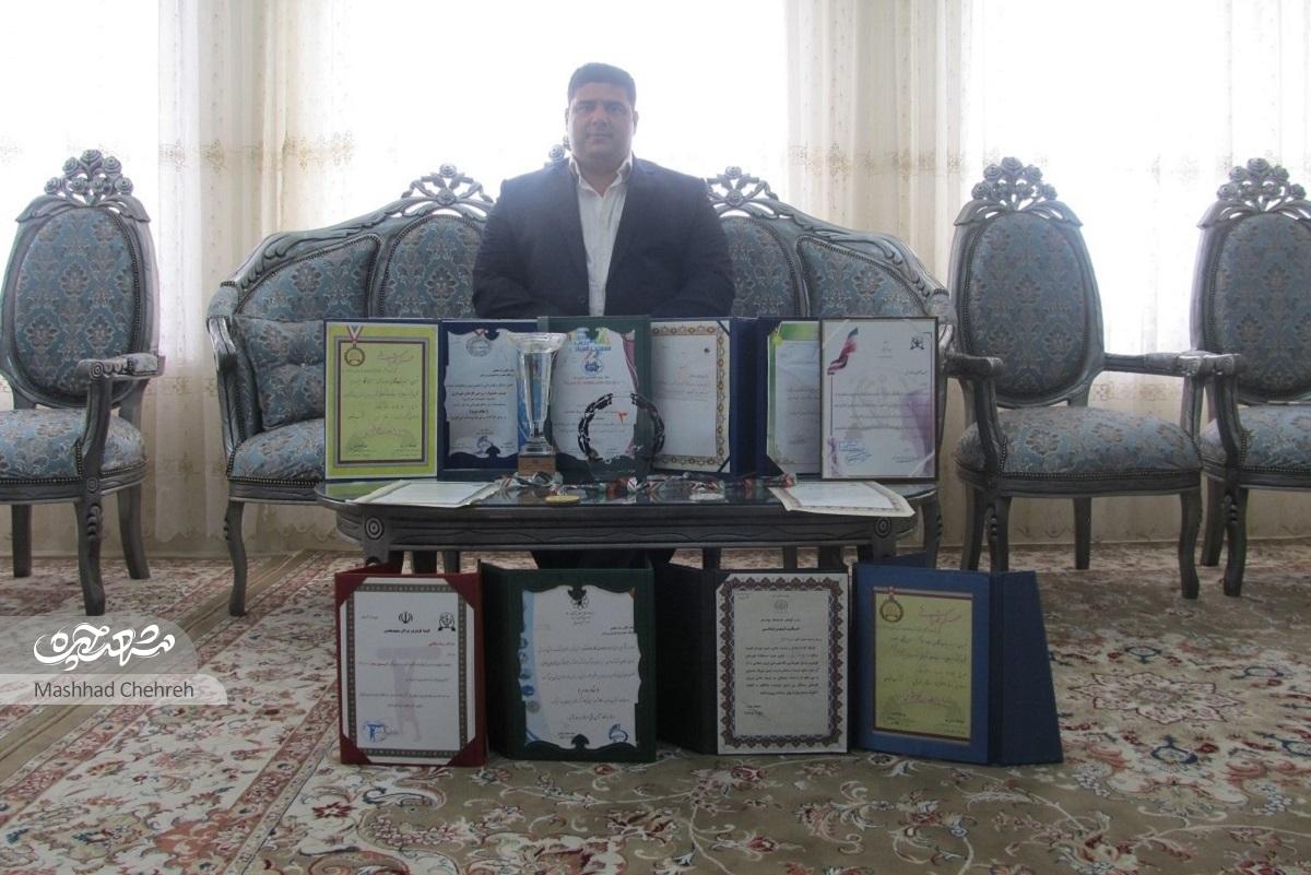 رضا صالحی یکی از قویترین مردان استان و ایران در رشته پاورلیفتینگ است رضا صالحی یکی از قویترین مردان استان و ایران در رشته پاورلیفتینگ است