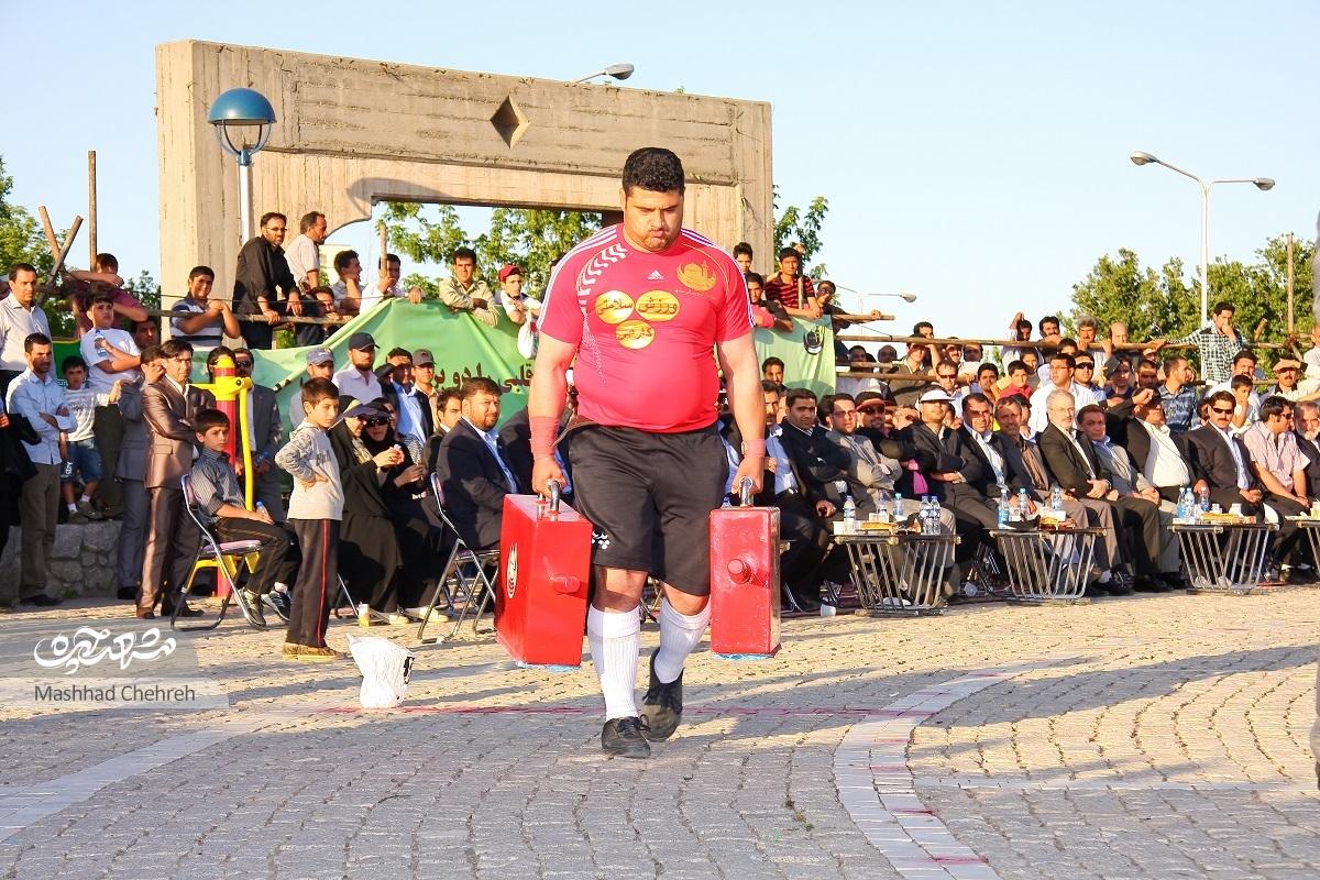 رضا صالحی یکی از قویترین مردان استان و ایران در رشته پاورلیفتینگ است رضا صالحی یکی از قویترین مردان استان و ایران در رشته پاورلیفتینگ است