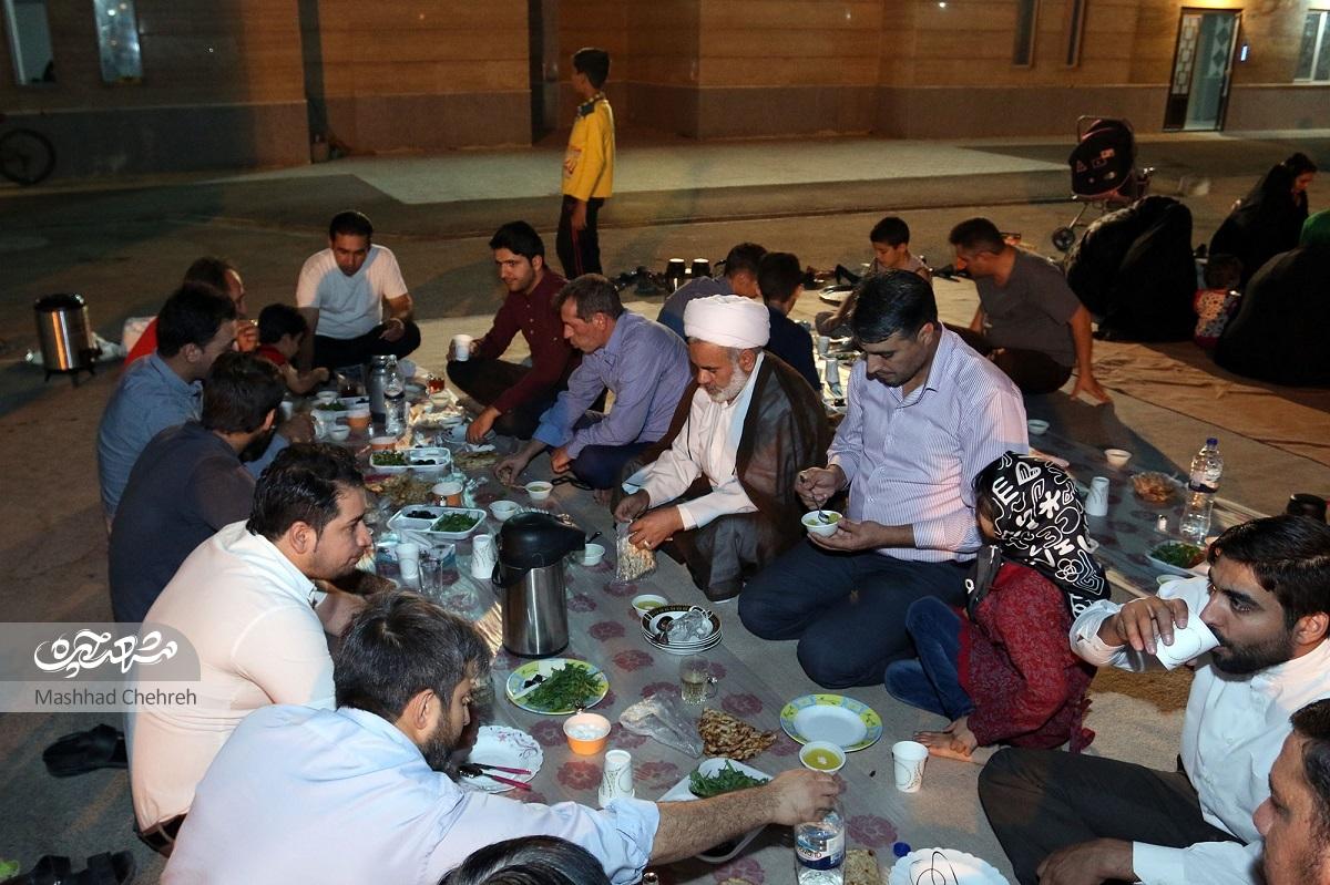 برگزاری افطاریهای گروهی، اهالی مجتمع «امیرالمومنین (ع)» را به هم نزدیک کرده است برگزاری افطاریهای گروهی، اهالی مجتمع «امیرالمومنین (ع)» را به هم نزدیک کرده است