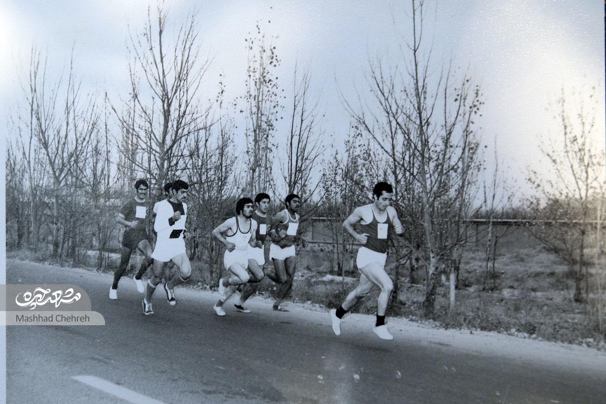 قهرمان دهه ۴۰ دوومیدانی استان در سن هفتاد سالگی همچنان می‌دود