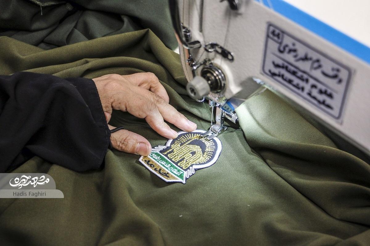 کارگاهی در حرممطهر که با هنر دست زنان خادم میچرخد کارگاهی در حرممطهر که با هنر دست زنان خادم میچرخد