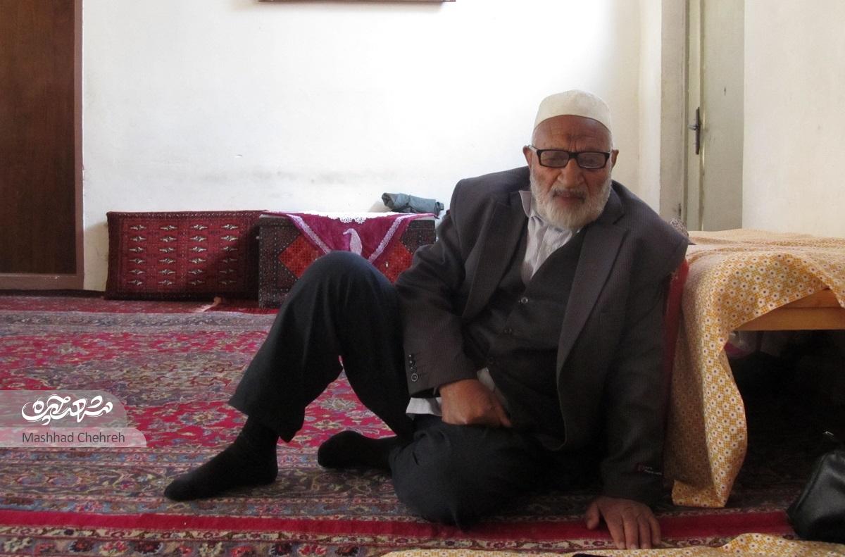 «حاجحسن شاهدی»؛ پدربزرگ ۱۰۱ زن و مرد پیر، جوان، نوجوان و کودک محله وکیلآباد است «حاجحسن شاهدی»؛ پدربزرگ ۱۰۱ زن و مرد پیر، جوان، نوجوان و کودک محله وکیلآباد است