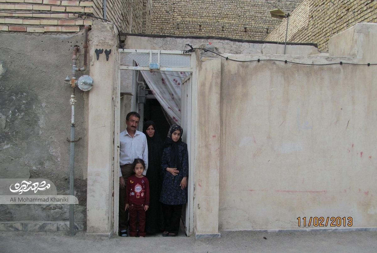 فتحا... آزادی، کارگر نمونه منطقه،13ساله در ورودی شهر چای دست زائران می دهد فتحا... آزادی، کارگر نمونه منطقه،13ساله در ورودی شهر چای دست زائران می دهد