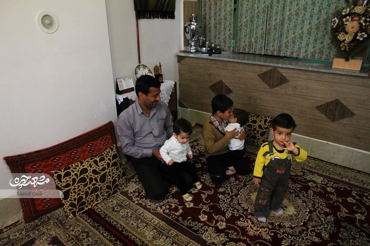 حکایت کارگر نمونهای که این روزها مشغول بزرگکردن سهقلوها است حکایت کارگر نمونهای که این روزها مشغول بزرگکردن سهقلوها است