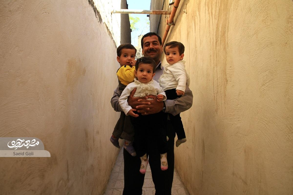 حکایت کارگر نمونهای که این روزها مشغول بزرگکردن سهقلوها است حکایت کارگر نمونهای که این روزها مشغول بزرگکردن سهقلوها است