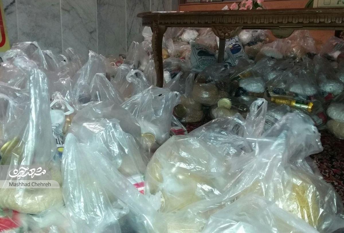 زهرا ذکاوتی ۱۷ سال است که برای نیازمندان بسته معیشتی جمع میکند زهرا ذکاوتی ۱۷ سال است که برای نیازمندان بسته معیشتی جمع میکند