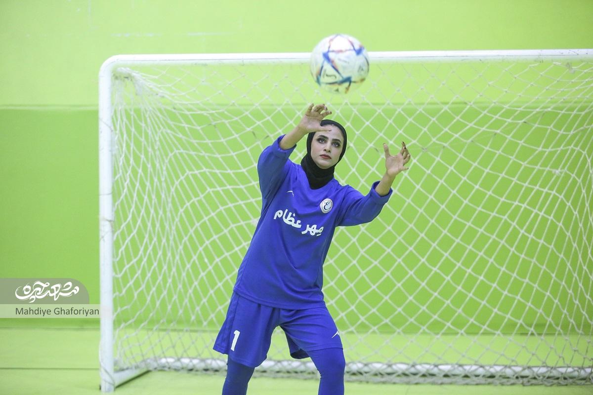 خودنمایی در چهارچوب بدون تمرین خودنمایی در چهارچوب بدون تمرین