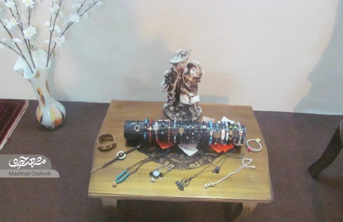 کارآفرینی «شادی» با سنگ‌های زینتی