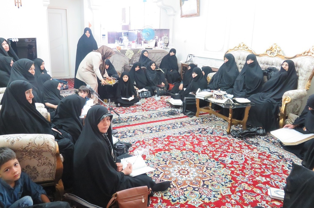قرار چهارشنبههای قرآنی بانوان محله امام خمینی سی ساله شد