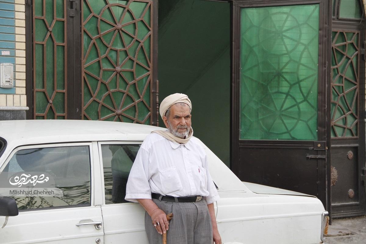 حــاج عبــاس، ۸۱ ســاله، پدــر ۱۰ فــرزند و یک مسجــد است حــاج عبــاس، ۸۱ ســاله، پدــر ۱۰ فــرزند و یک مسجــد است