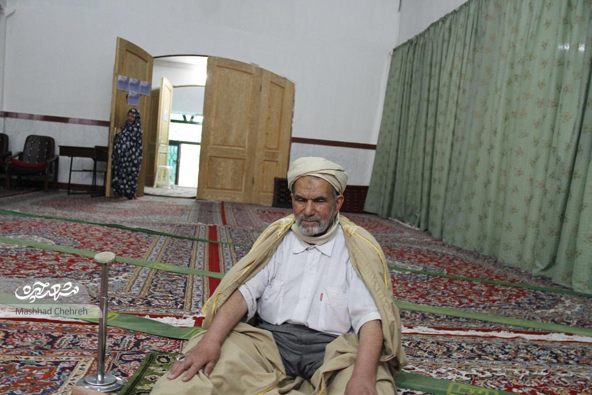 حــاج عبــاس، ۸۱ ســاله، پدــر ۱۰ فــرزند و یک مسجــد است حــاج عبــاس، ۸۱ ســاله، پدــر ۱۰ فــرزند و یک مسجــد است