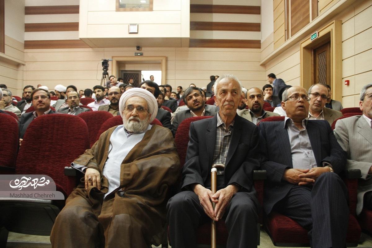 دستبوسی دانشآموزان از «آموزگار ادب» در روز معلم دستبوسی دانشآموزان از «آموزگار ادب» در روز معلم