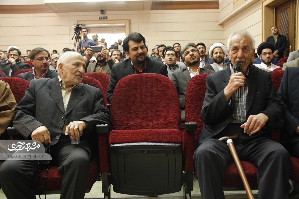 دستبوسی دانشآموزان از «آموزگار ادب» در روز معلم دستبوسی دانشآموزان از «آموزگار ادب» در روز معلم