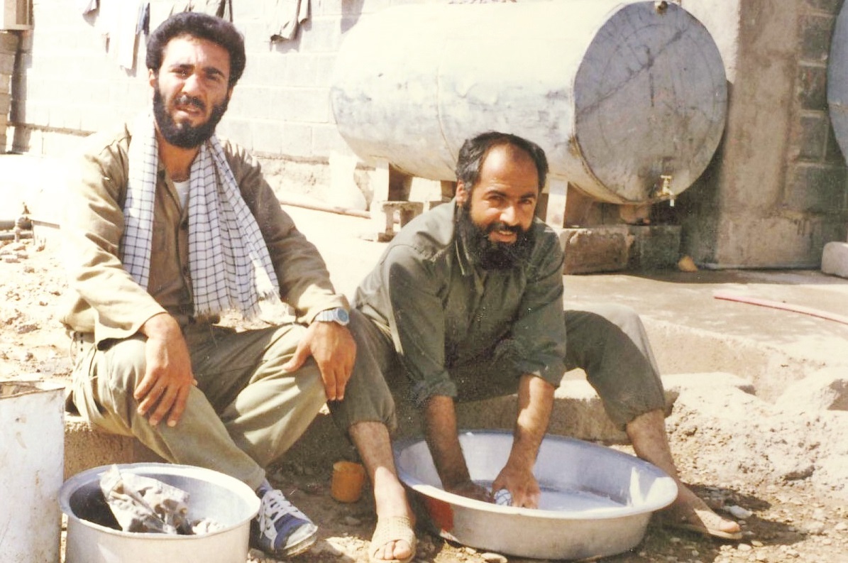 در رزم، زنان را همپای مردان دیدم در رزم، زنان را همپای مردان دیدم