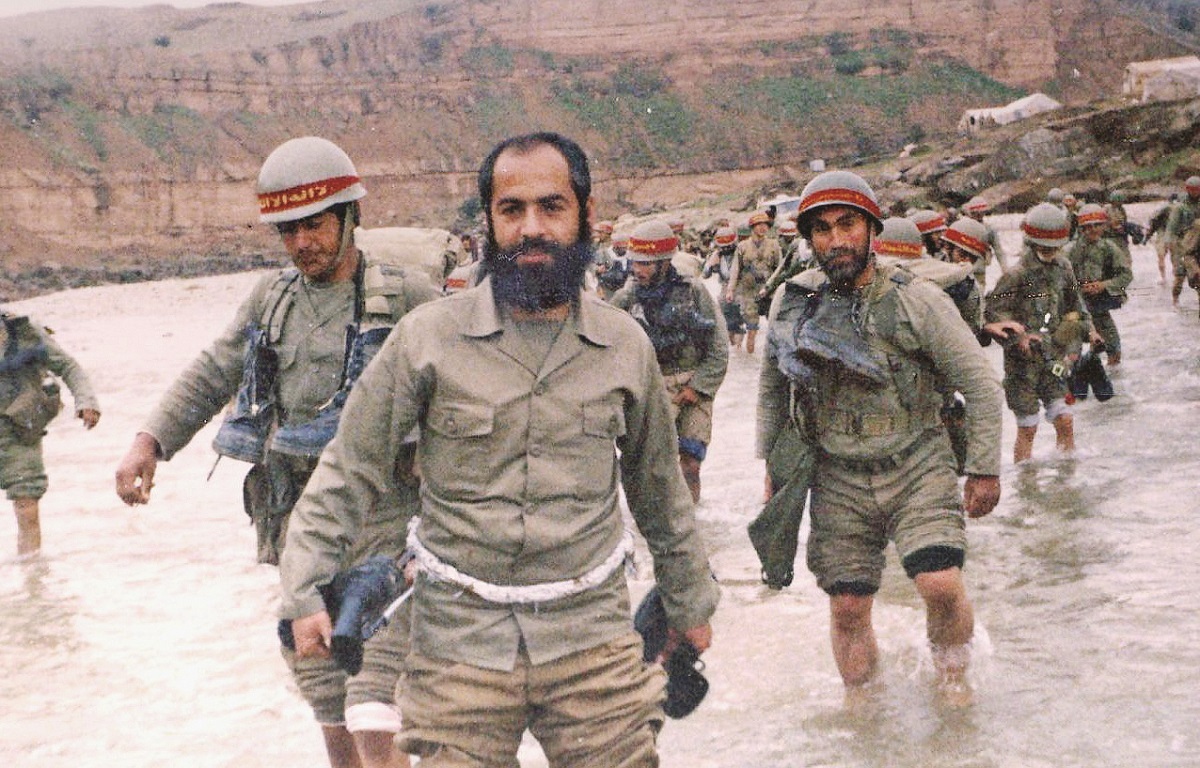 در رزم، زنان را همپای مردان دیدم در رزم، زنان را همپای مردان دیدم