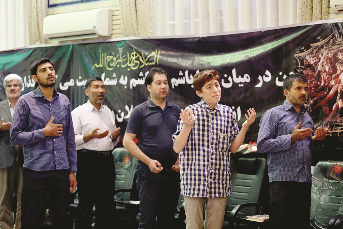 مسجد جفایی ۲۵ سال است در بزرگداشت رهبر انقلاب سیاه میپوشد مسجد جفایی ۲۵ سال است در بزرگداشت رهبر انقلاب سیاه میپوشد