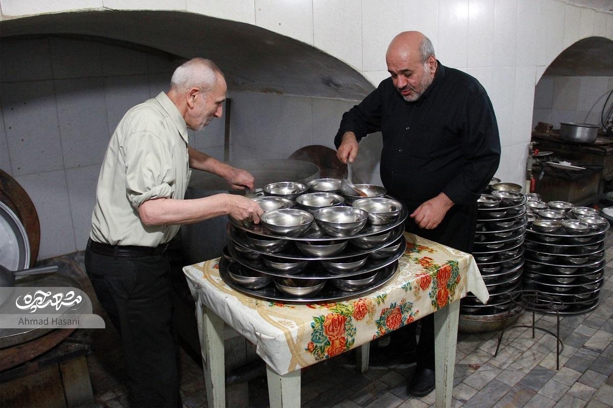متولی «حسینیه پزندگان» سومین نسل از «چلویی‌های دربان» مشهد است