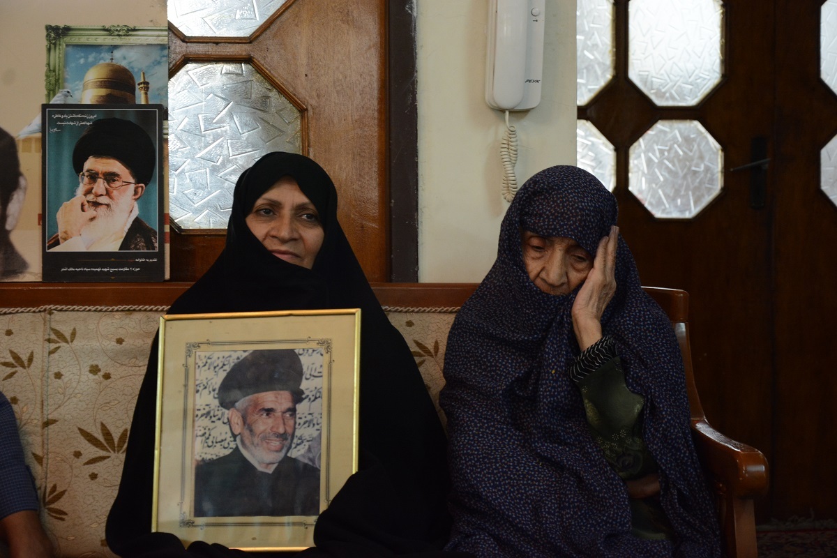 یک خانه، هفت دلاور