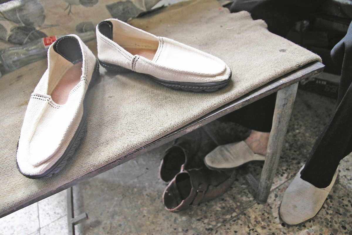 تاریخ  زنده گیوه دوزی