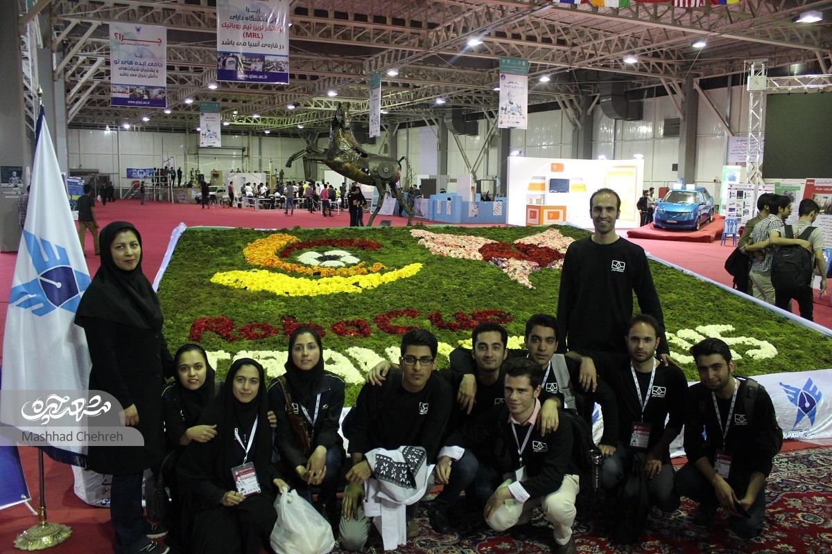 محققان دانشگاه خیام مشهد روباتی برای بازتوانی مغز بیماران دچار سکته، پارکینسون و اوتیسم عرضه کردند محققان دانشگاه خیام مشهد روباتی برای بازتوانی مغز بیماران دچار سکته، پارکینسون و اوتیسم عرضه کردند