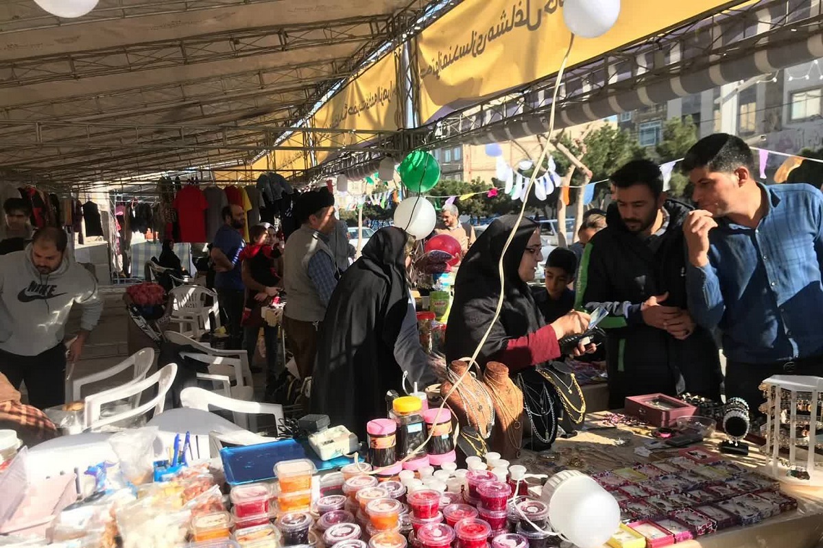 حال و هوای بازارچه عیدانه در خادمالشریعه حال و هوای بازارچه عیدانه در خادمالشریعه